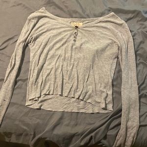 gray long sleeve tshirt